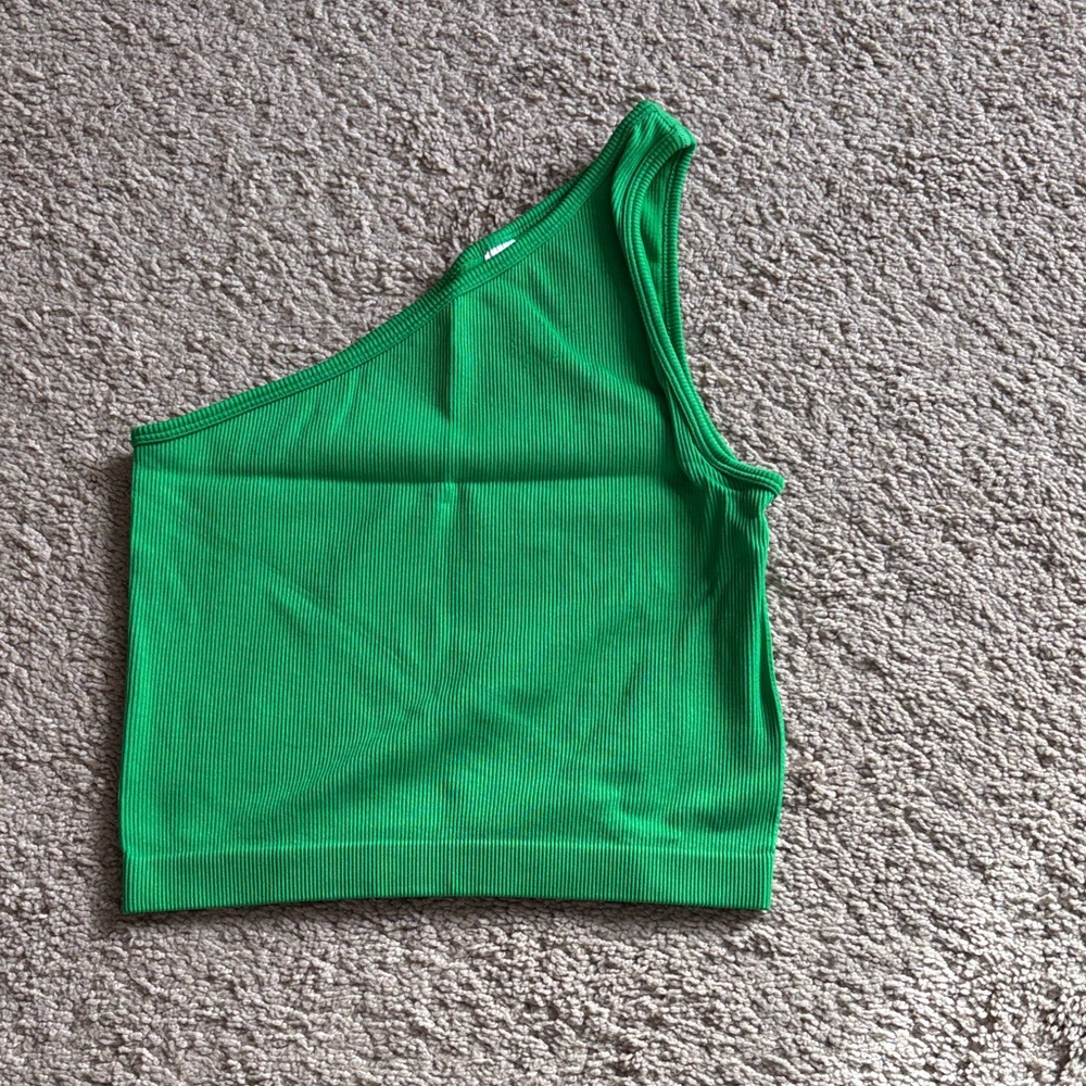 One shoulder top